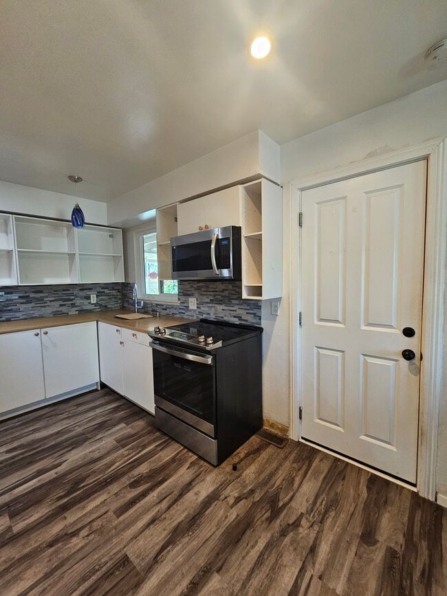 Photo - Charming 1-story Home with a Big Backyard Near Midtown