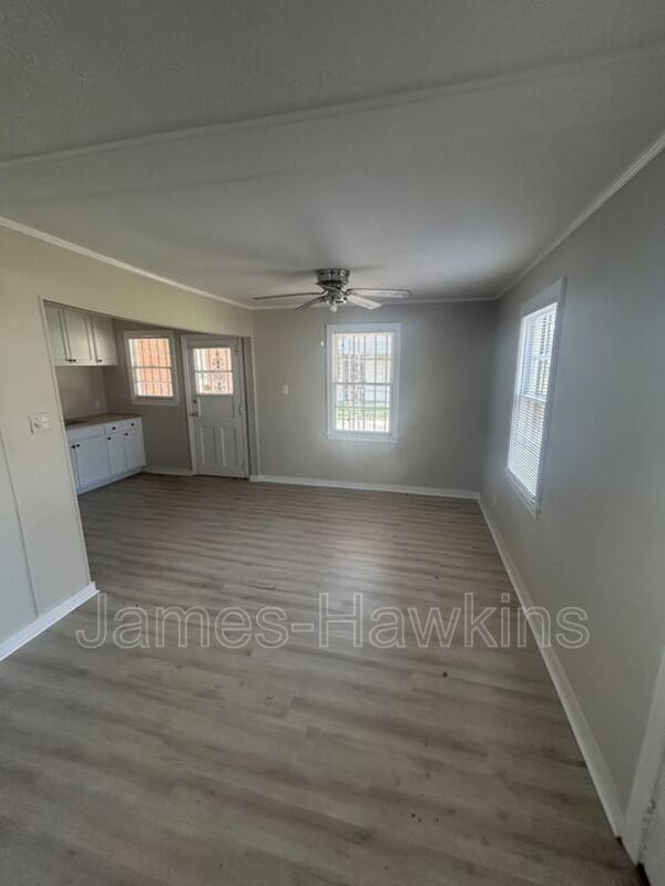 Photo - 501 Japonica St