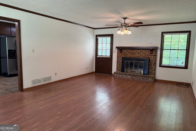 Photo - 310 Sharon Dr