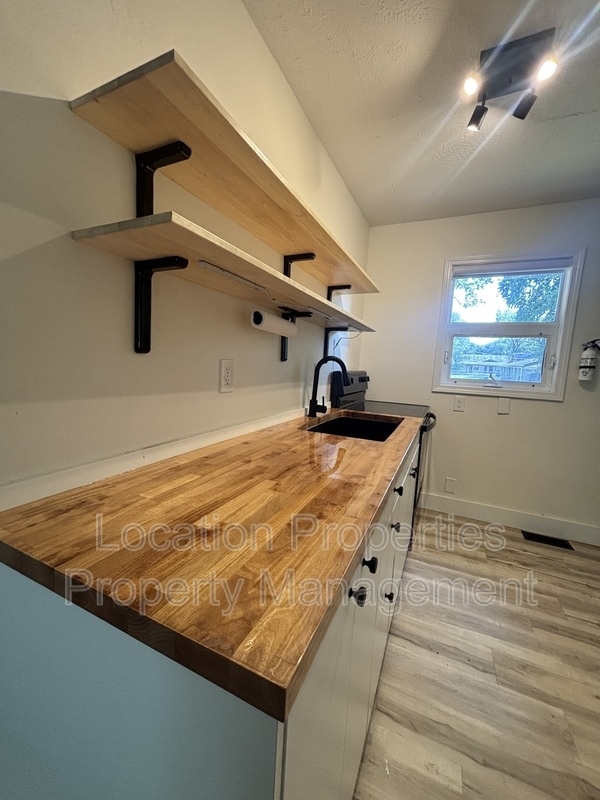 Photo - 1515 W 3rd St