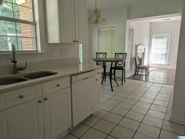 Photo - 841 Castlemaine Ct