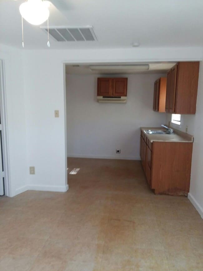 Photo - 4001 S Van Buren St Unit B