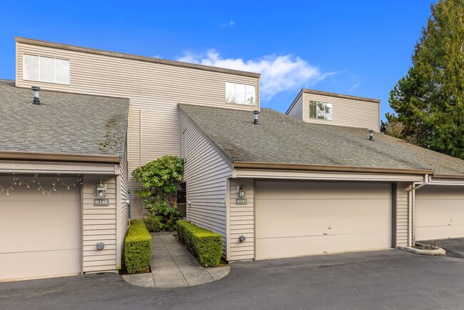 Impressive 2 Bedroom & Office Townhome in ... - Impressive 2 Bedroom & Office Townhome in ...