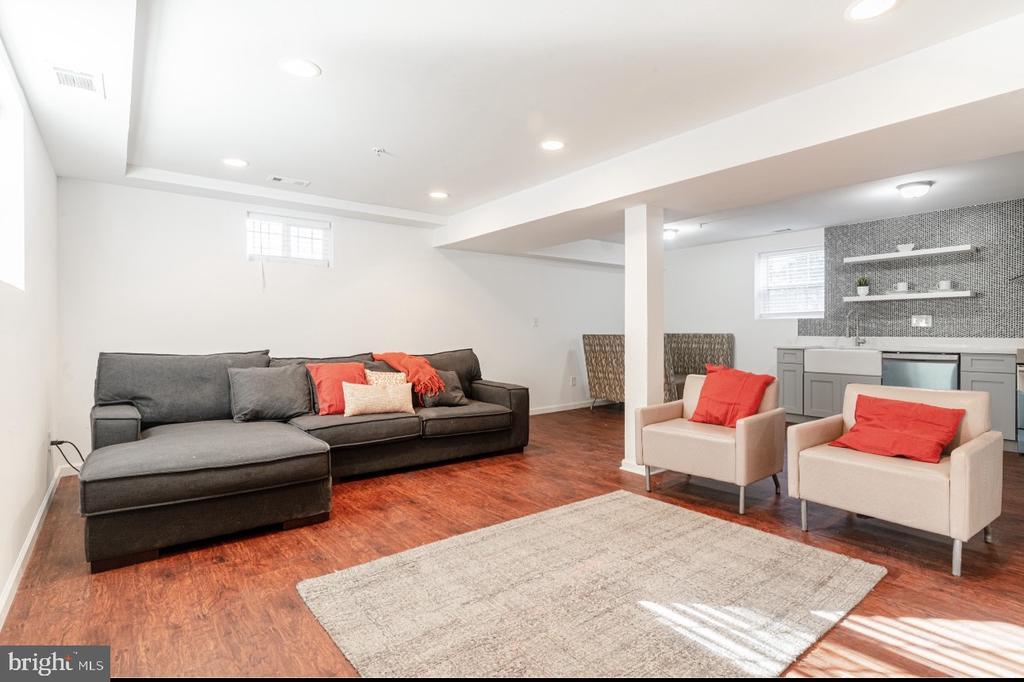 Photo - 824 48th Pl NE