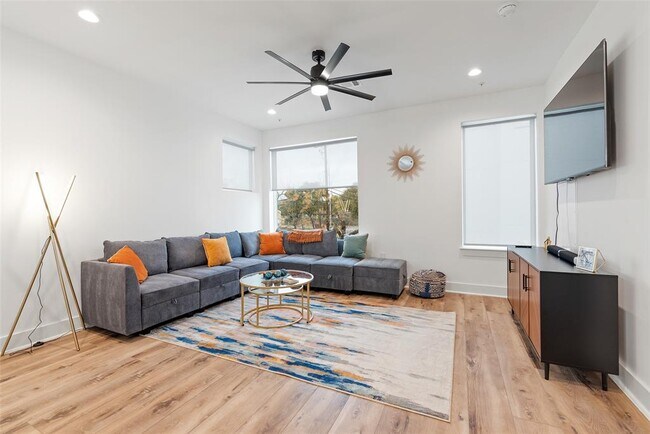 Photo - 1417 Kramer Ln Unit 21