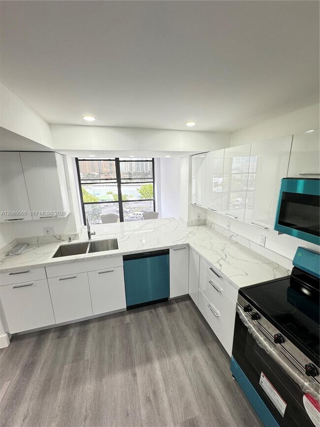 Photo - 800 Parkview Dr Unit 502