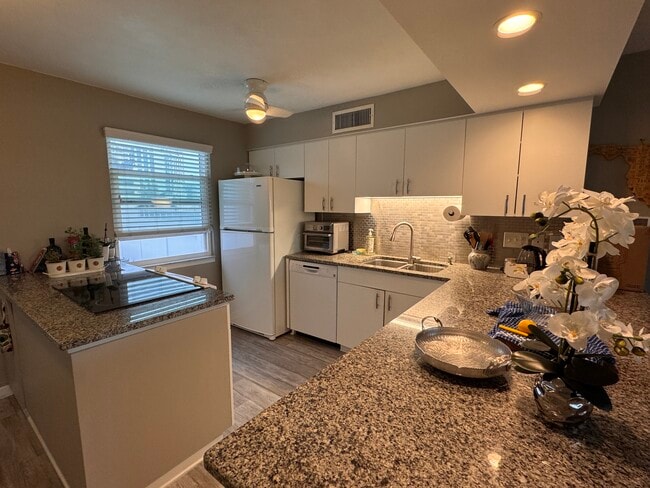 Photo - 33 S Gulfstream Ave Unidad 409