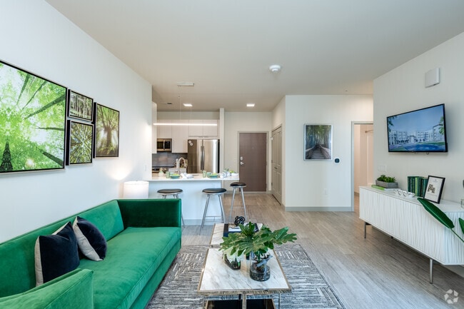 2 BR, 2 BR - 1,015SF