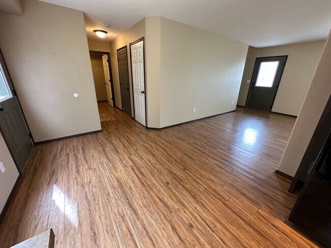 Photo - 2100 N Chestnut St