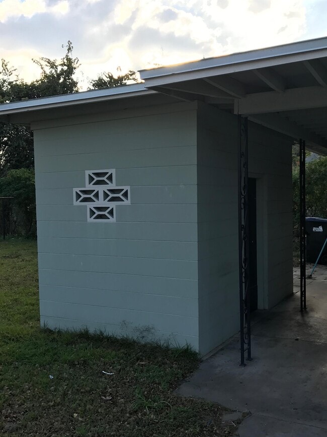 Photo - 1000 W Miller Ave