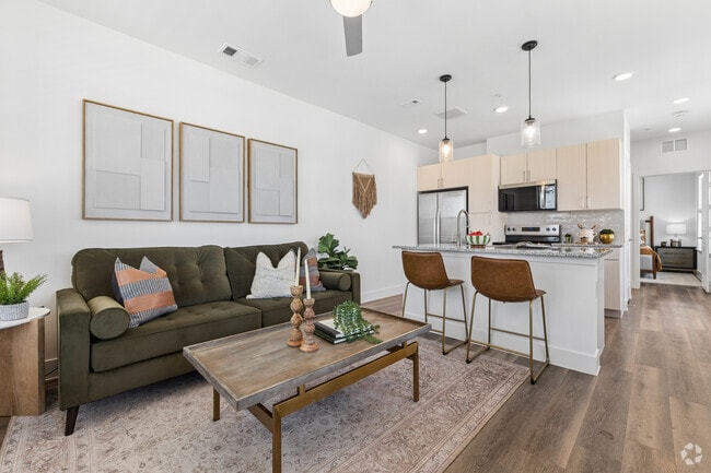 1BR, 1BA - 547SF - Living Room