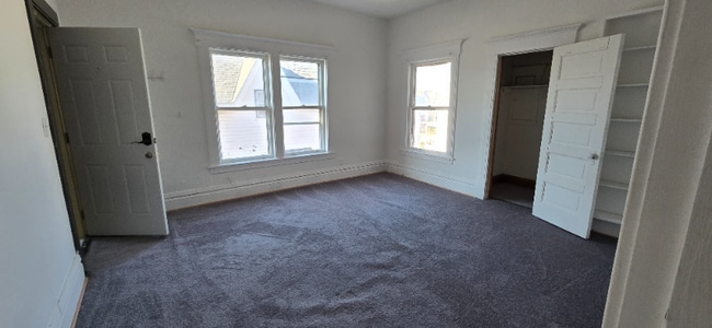 Photo - 113 W Division St