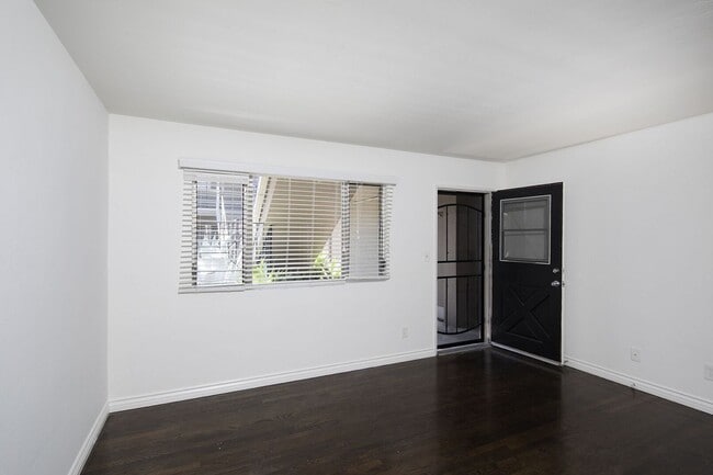 Photo - Talmadge Pacific Apartments