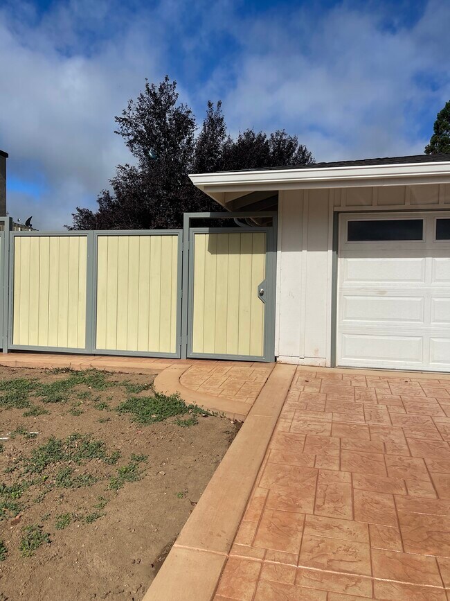 Photo - 7563 Laurel Dr