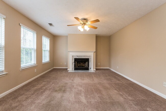 400 Crested View Dr