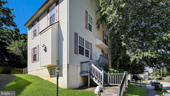 Building Photo - 24 Duttonview Dr Rental