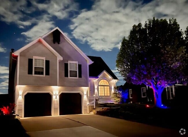Building Photo - 5404 NE Holiday Dr Rental