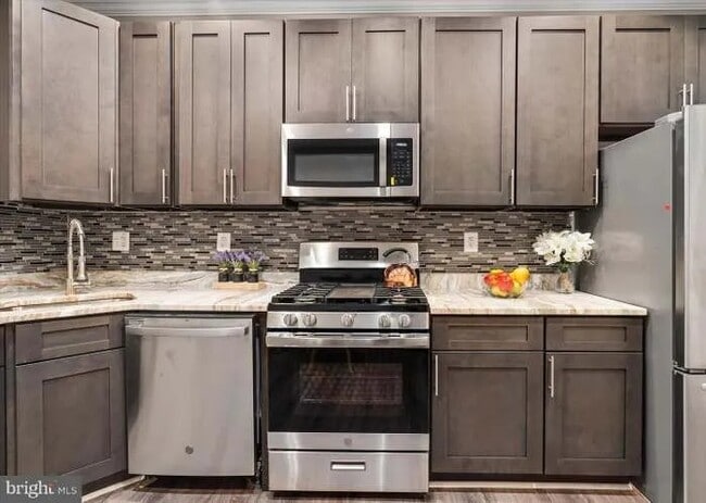 Photo - 1230 W Lombard St