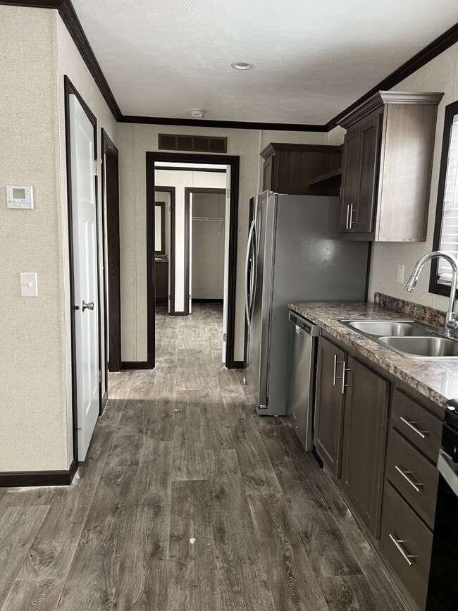 333 E Lakewood Blvd
