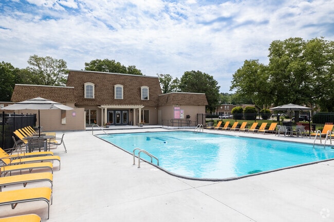 Building Photo - University Village - Carbondale, IL Rental