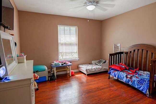 Photo - 6820 Petre Dr