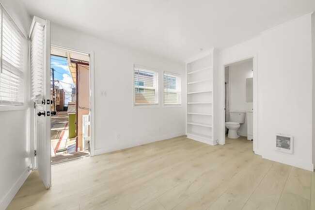 Photo - 731 Zanzibar Ct Unidad #B