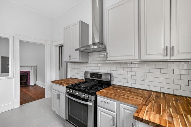 Photo - 321 Orleans St SE