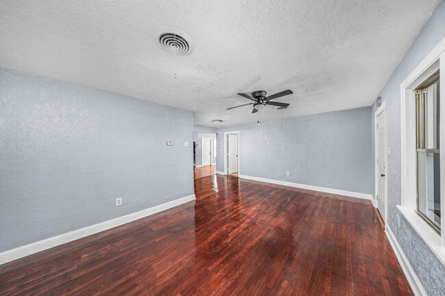 Photo - 1904 NW Lake Ave