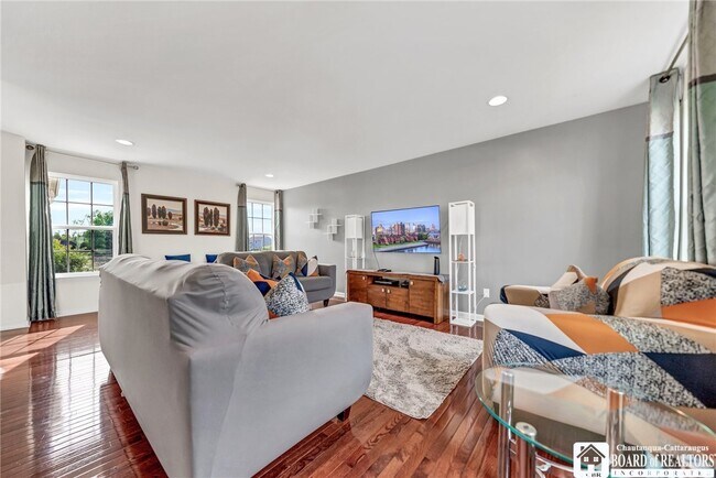 Photo - 27 Middlebury Ln