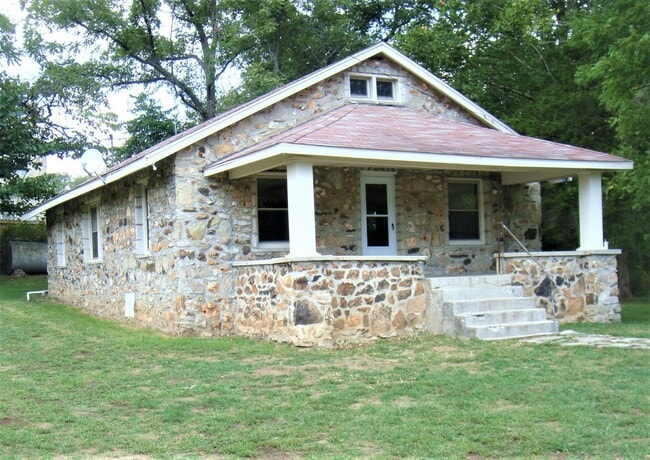 Building Photo - PRE-LEASING | Private Stone Home on Acreage Near Nixa