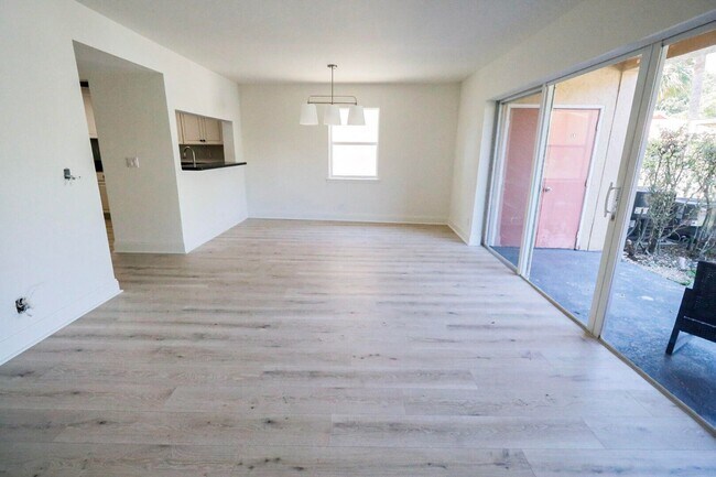 Spacious 2 Bedroom, 2 Bathroom Condominium... - Spacious 2 Bedroom, 2 Bathroom Condominium... Unit 109