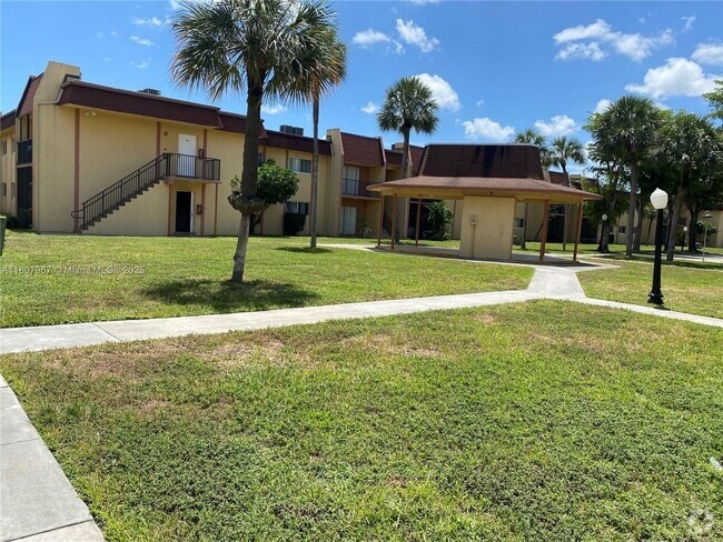 Building Photo - 2840 NW 55th Ave Unit 2D Rental