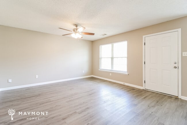 Photo - 910 James Madison Dr