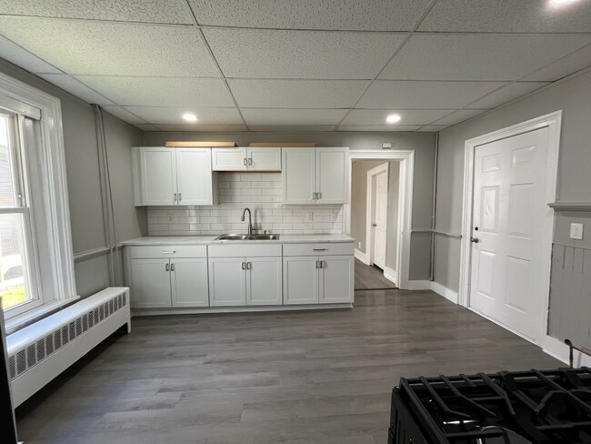 Building Photo - 43 Partition St Rental