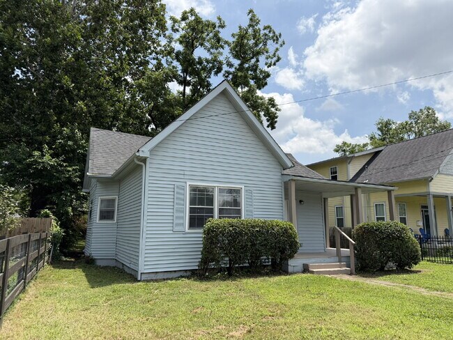 Newly Remodeled 2BR/2BA East Nashville Home with Covered Front Porch, Huge Deck and Spacious Back...