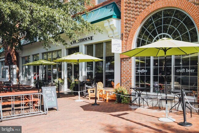 Building Photo - 4951 Brenman Park Dr Unit 115