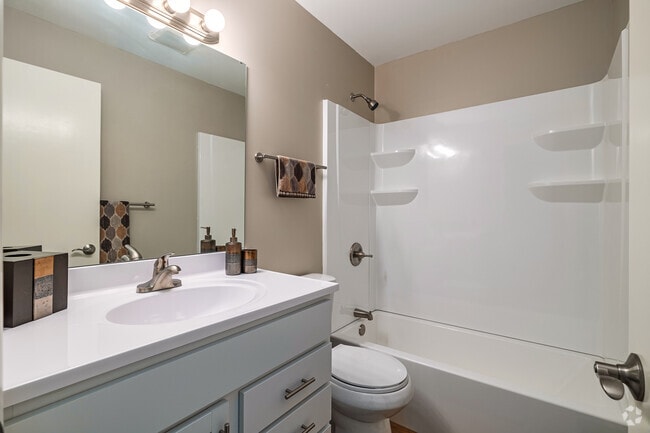 2BD, 1BA - 915SF
