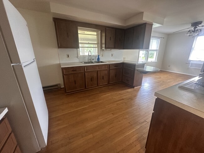 Photo - 1684 Winchester Ave