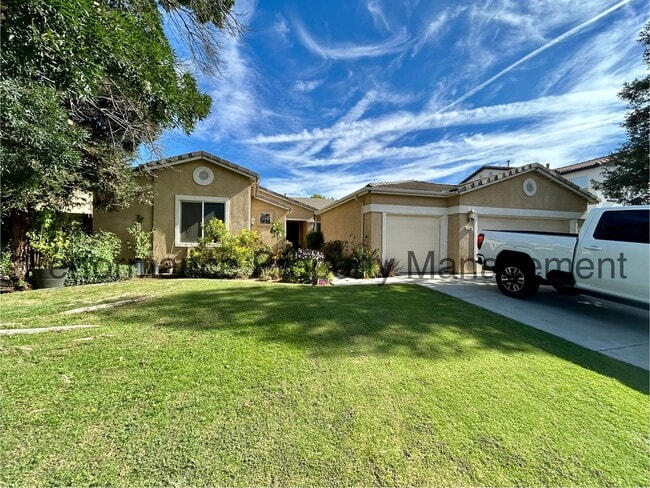 Building Photo - Stunning 4 Bed/3 Bath NW Bakersfield Home ...