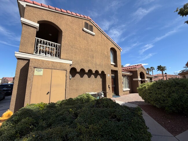 Photo - Gorgeous 2 bedroom townhouse Ready for immedate move-in!