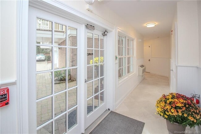 Photo - 130 Post Rd W Unidad Penthouse