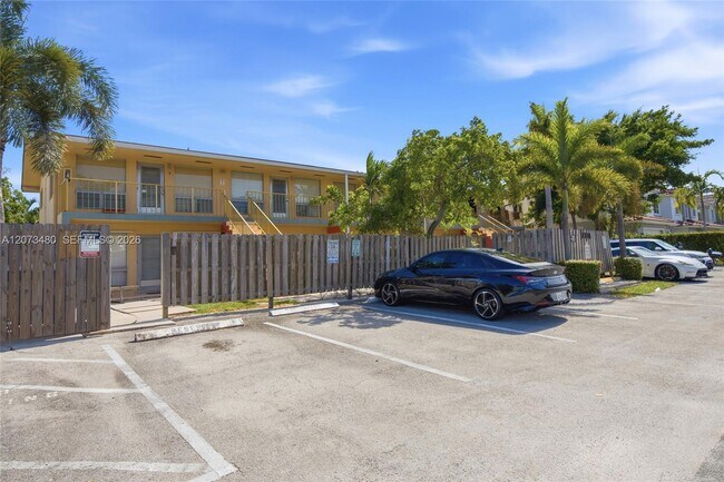 2716 NE 30th Pl Unidad 207C