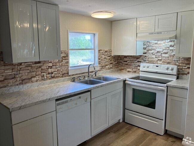 Building Photo - 3301 Stag Rental