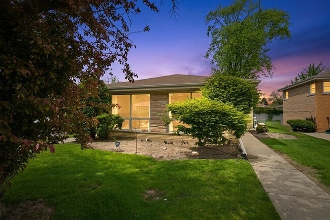 Building Photo - 9536 Tripp Ave