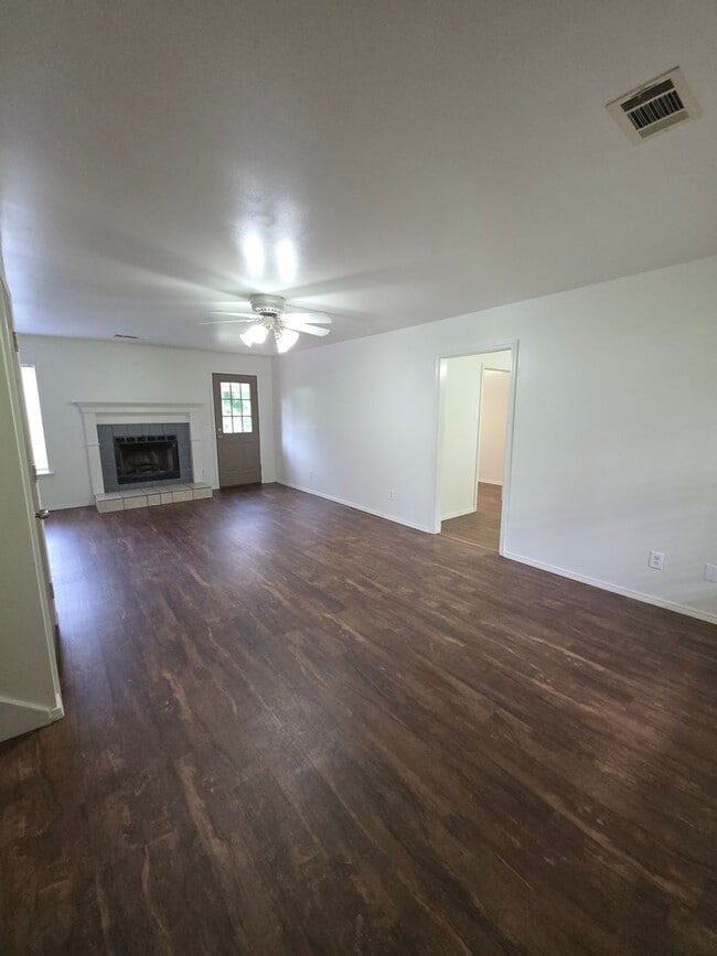 Photo - 611 Preston Dr