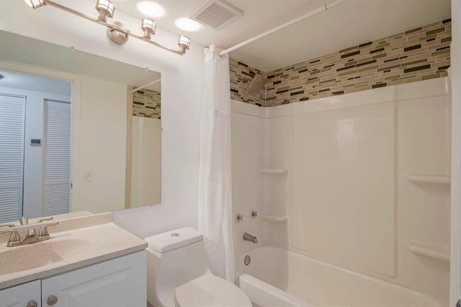 Photo - 661 Waterside Dr