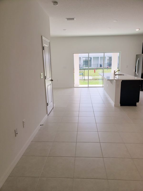 Photo - 729 W Oak Dr