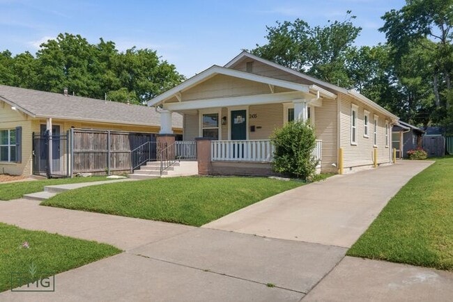 Photo - Move In Special! Lawn Care and Water Included! 3/1 Near TU!