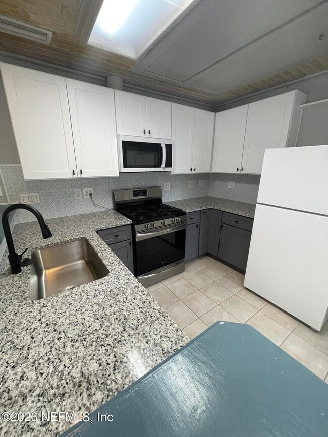 Photo - 736 W King St