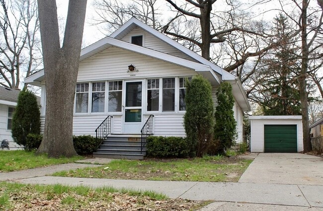 Building Photo - 1900 Commerce St